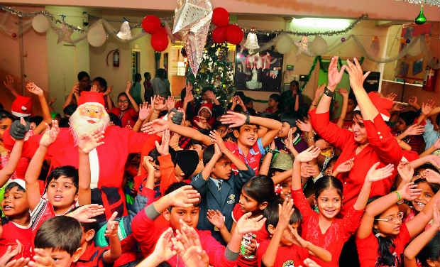 pompandgaietymarkschristmascelebrationsintelanganaandap